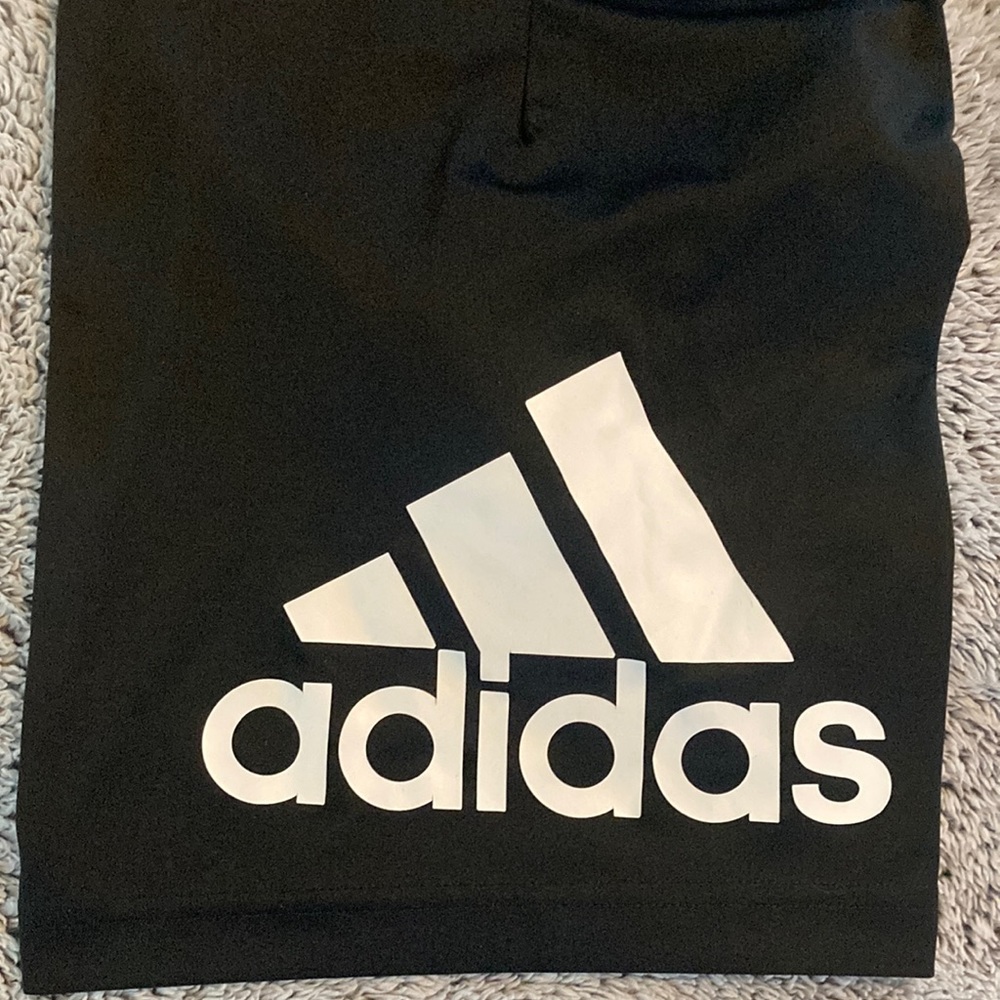 Men’s Adidas basketball shorts pockets size small black